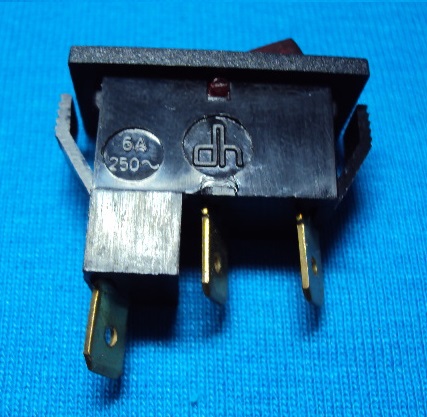 INTERRUPTOR BASCULANTE DAHER CON LUZ 67